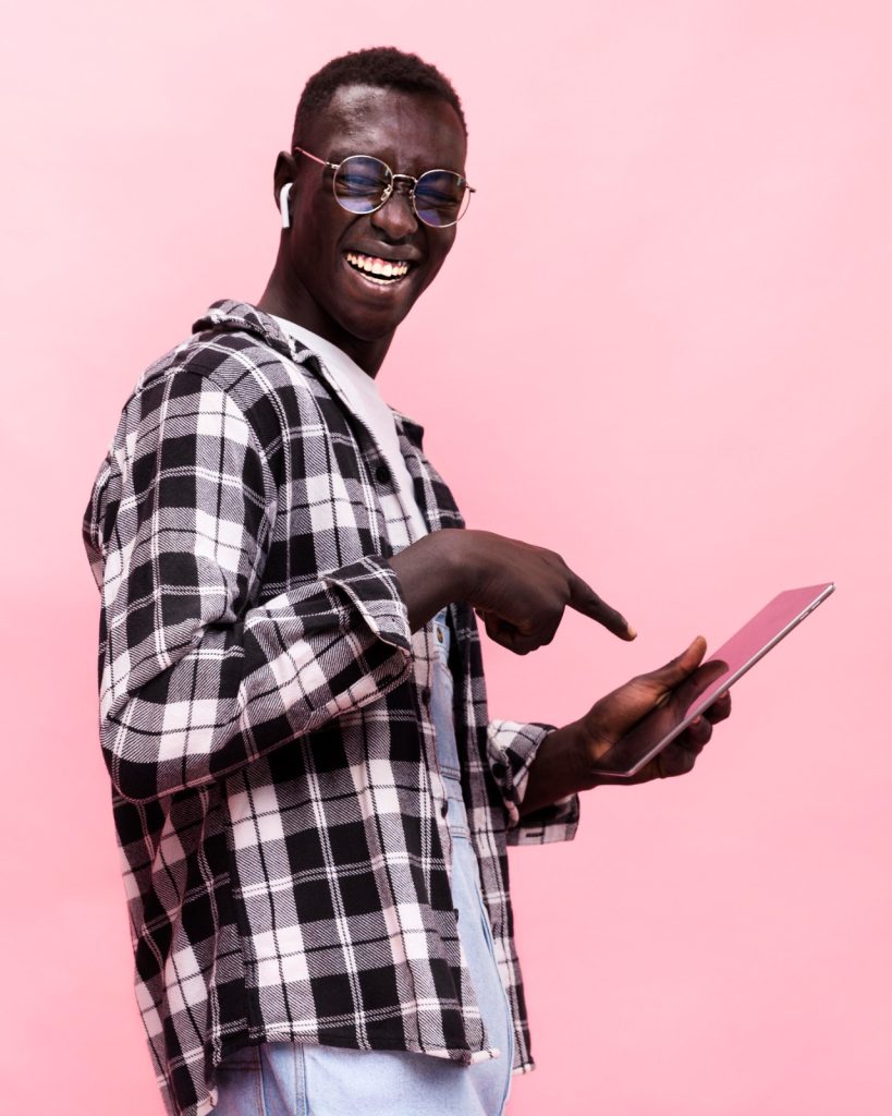 ⭐️⭐️⭐️⭐️⭐️  Engr. Chinedu E., Port Harcourt  “The pressure feeling behind my eyes reduced after 3 weeks. I feel more confident about my vision.”